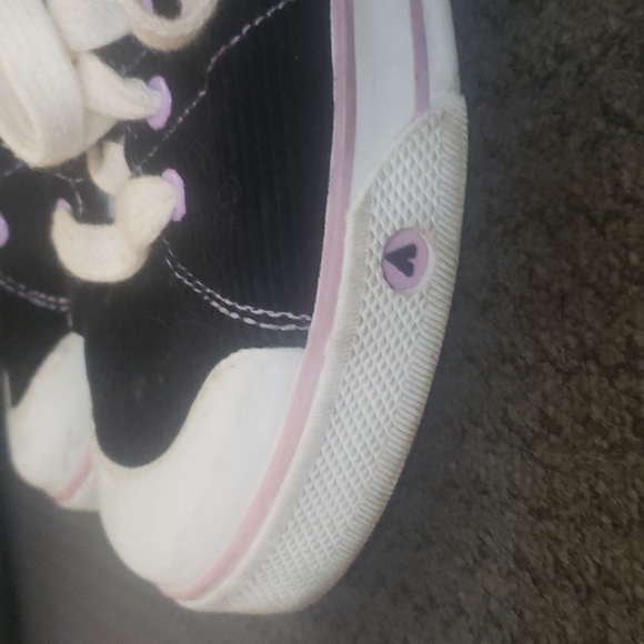 Airwalk black corduroy with lavender lace eyeholes and accents size 8.5 - Picture 7 of 12